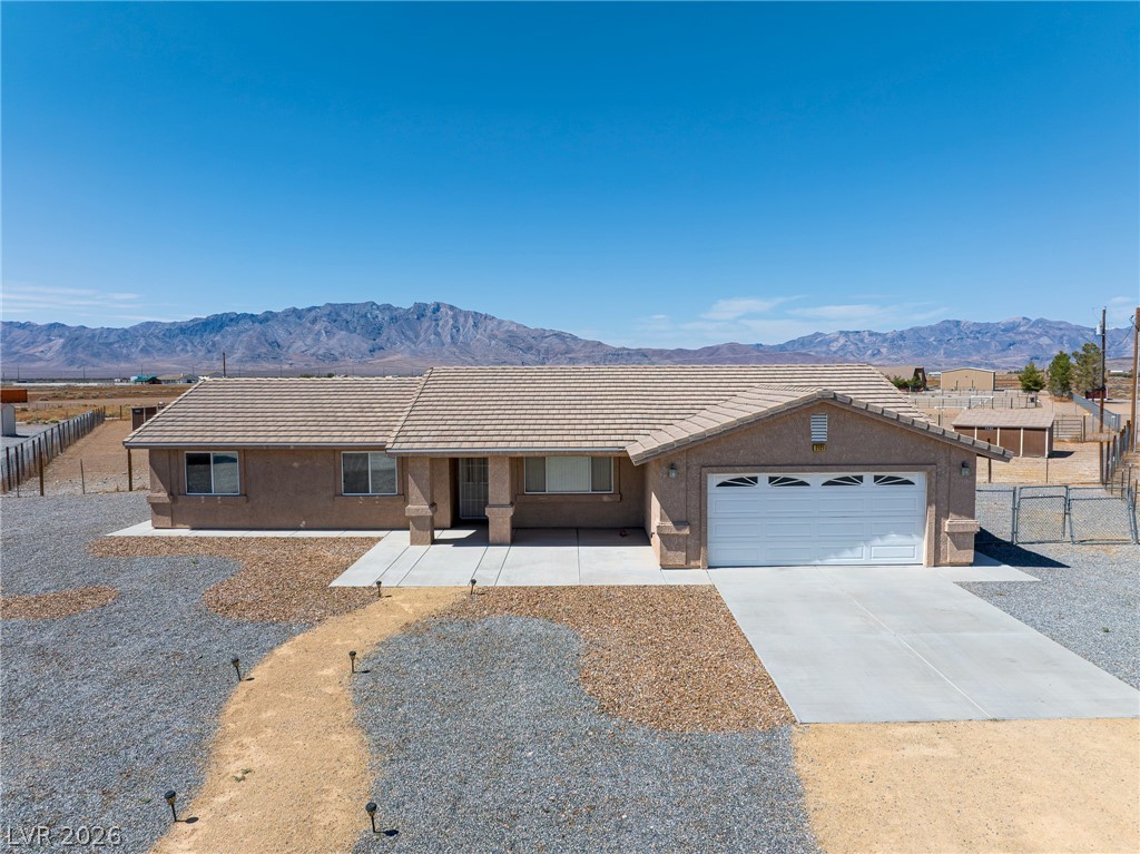 2121 West Labrador Court — photo