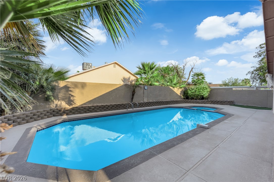 2353 Moorpark Way — photo
