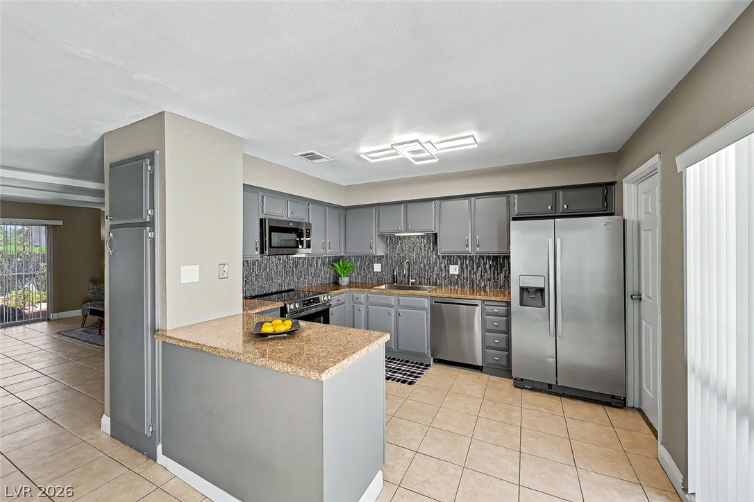 572 Willow Green Drive — photo