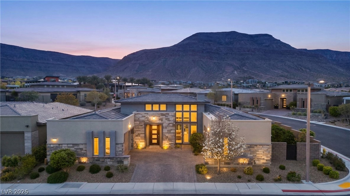 6675 Desert Crimson Street — photo