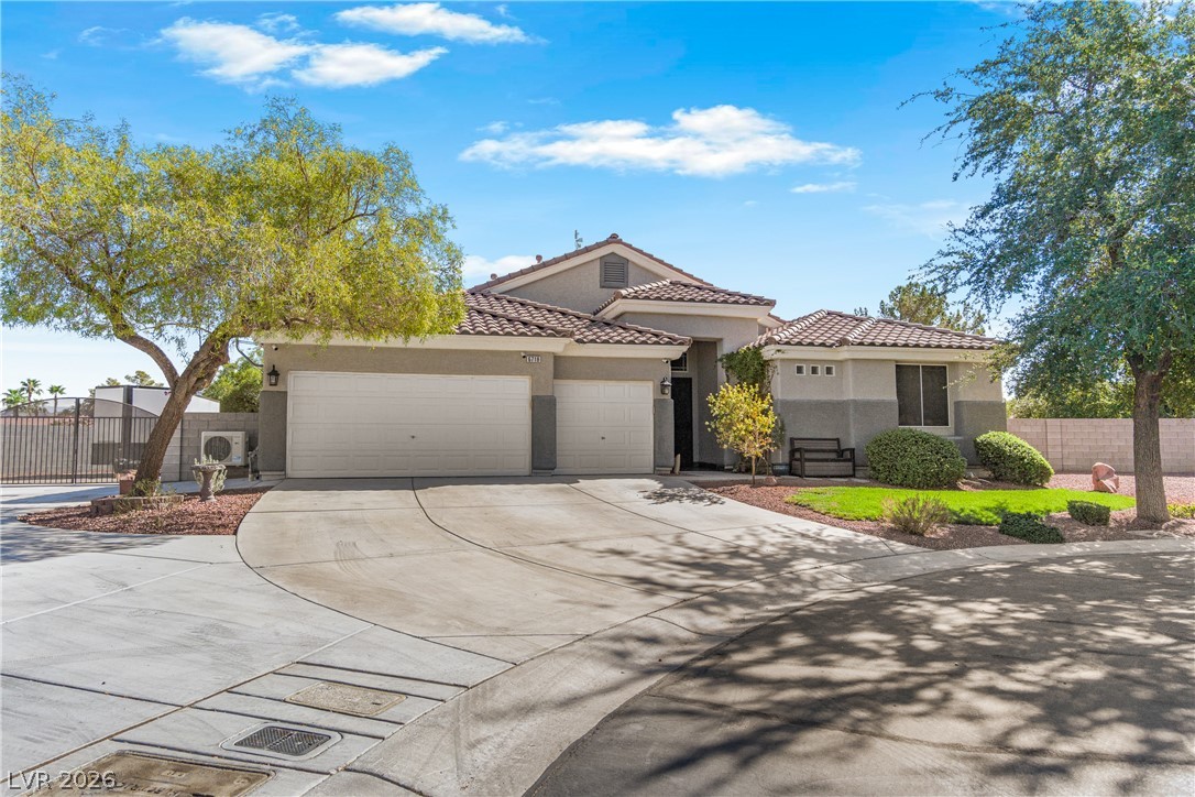 6718 Hawthorne Creek Court — photo