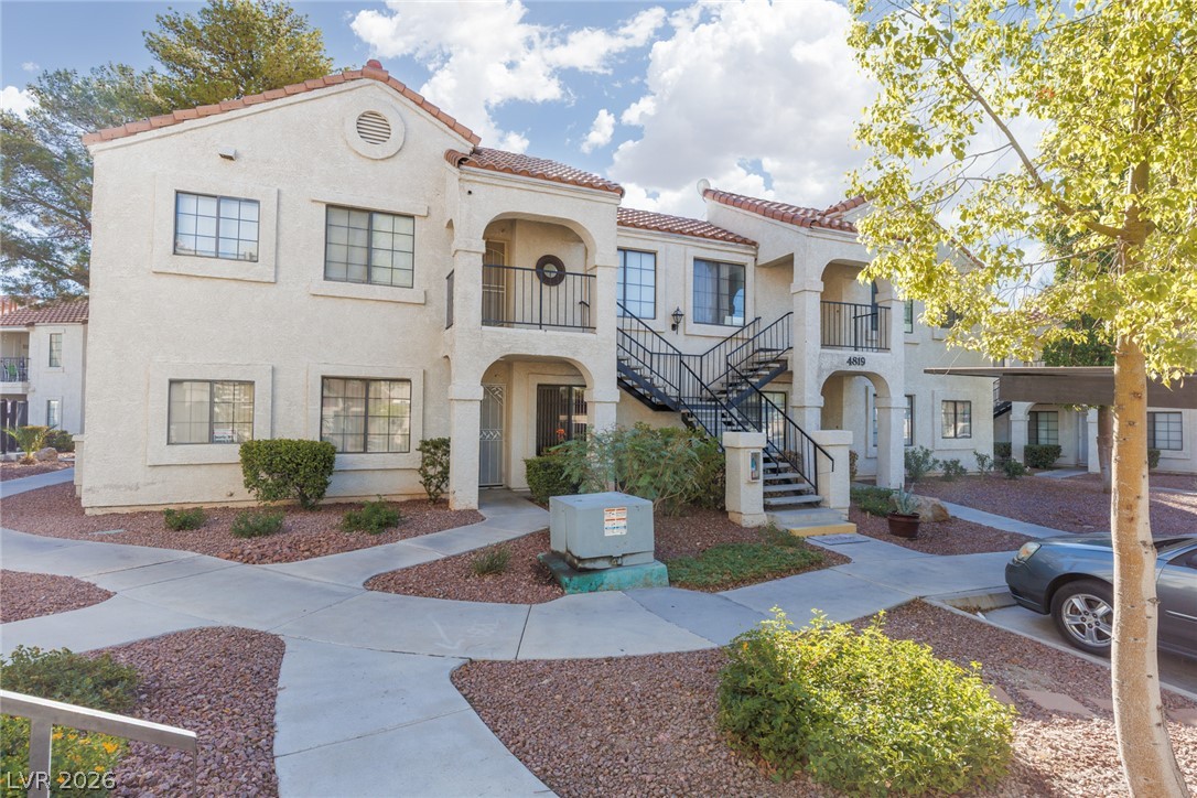 4819 Nara Vista Way 101 — photo
