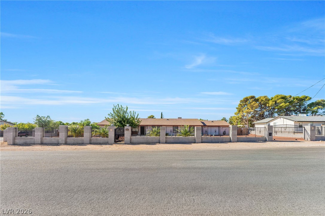 9015 West Hammer Lane — photo