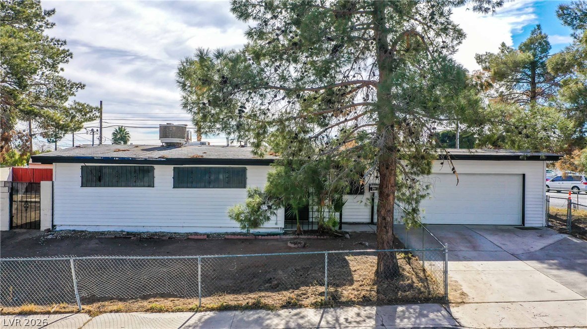 612 Bruce Street — photo