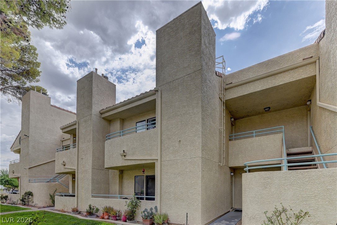 820 North Sloan Lane 203 — photo