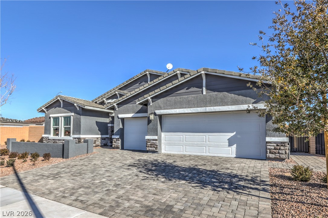 1048 Gentle Swan Street — photo