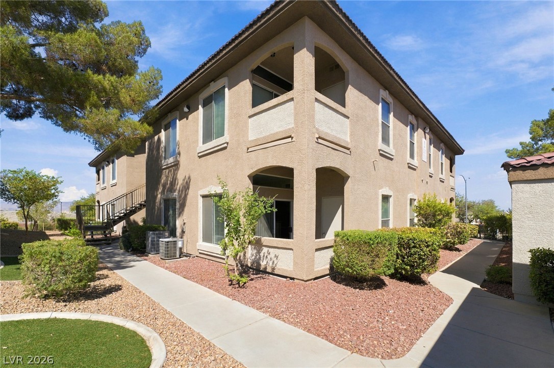 2305 West Horizon Ridge Parkway 211 — photo