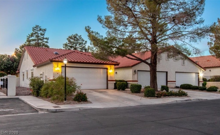 2635 Magic Moon Lane — photo