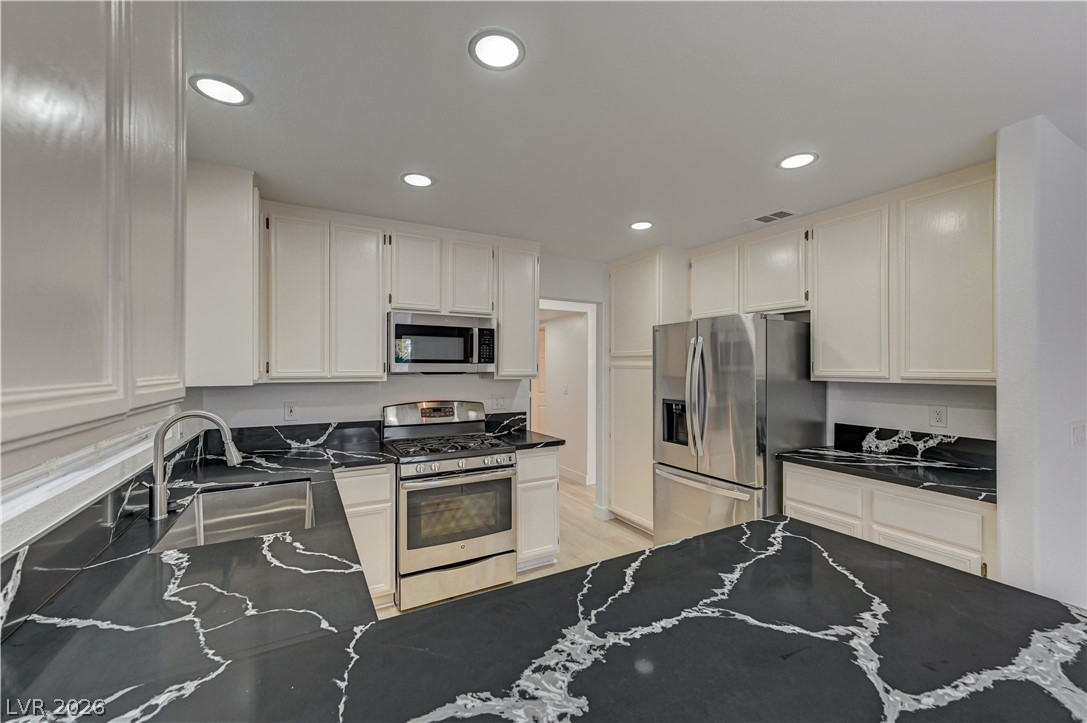 6028 Shadow Oak Drive — photo