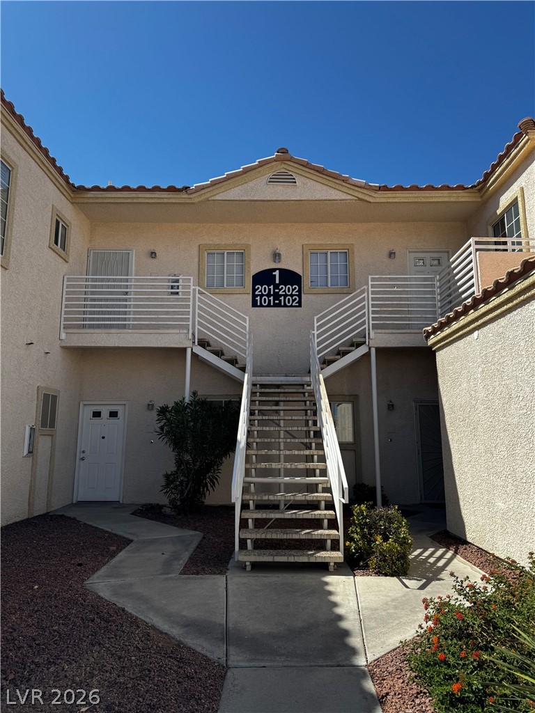 1900 North Torrey Pines Drive 101 — photo