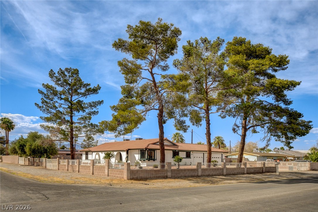 1401 Sharon Road — photo