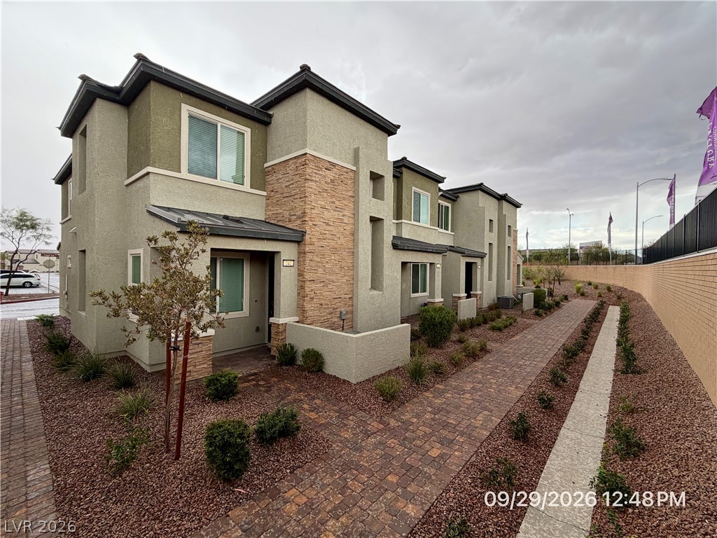 242 Freeport View Place — photo