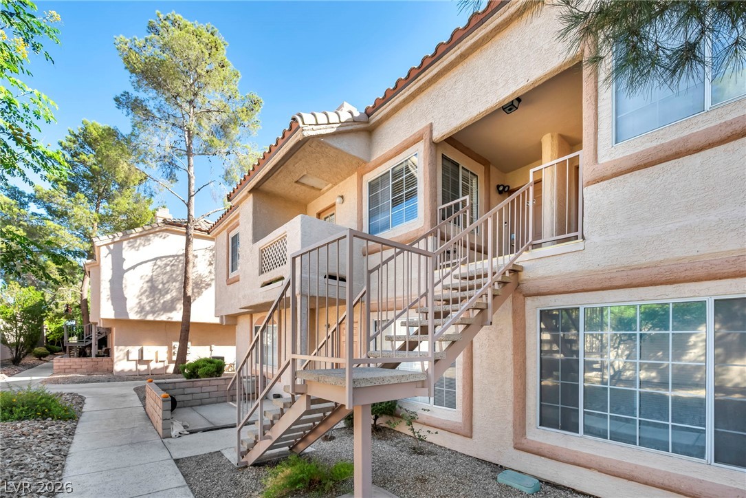 1600 North Torrey Pines Drive 202 — photo