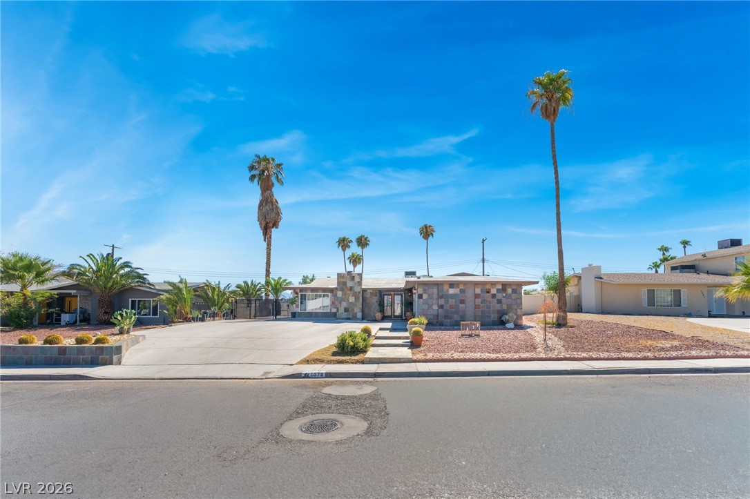 1679 Golden Arrow Drive — photo