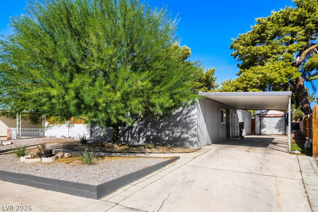 5422 North Sir Richard Drive — photo