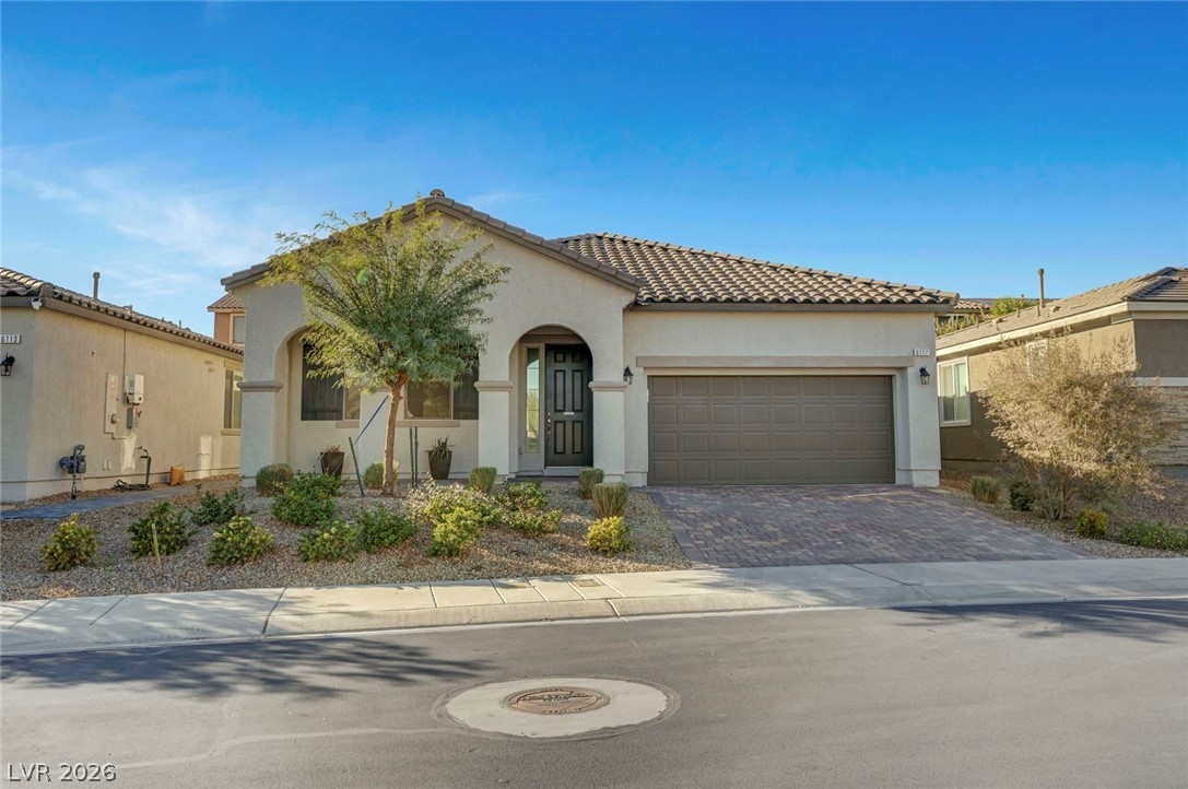 6117 Bugsy Street — photo