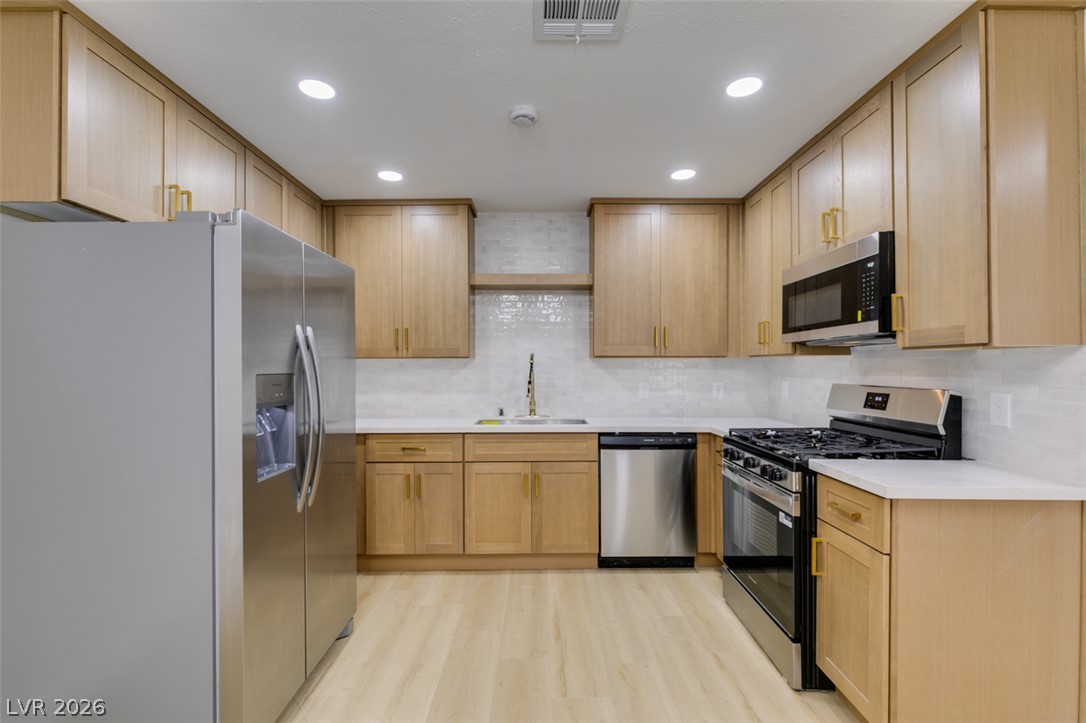 5576 West Rochelle Avenue Unit 25B — photo