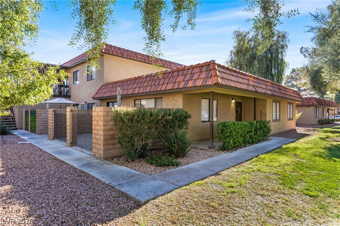 735 Apple Tree Court — photo