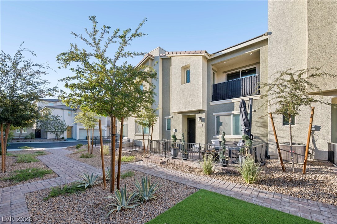 2641 April Green Court — photo