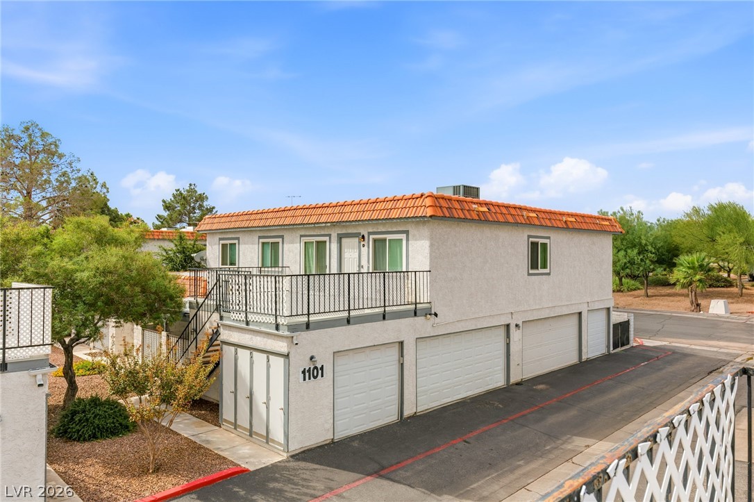 1101 Willow Tree Drive Unit D — photo
