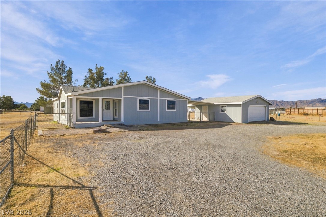 3661 East Navajo Boulevard — photo