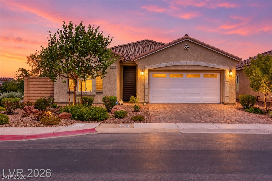 72 Summer Rhapsody Avenue — photo