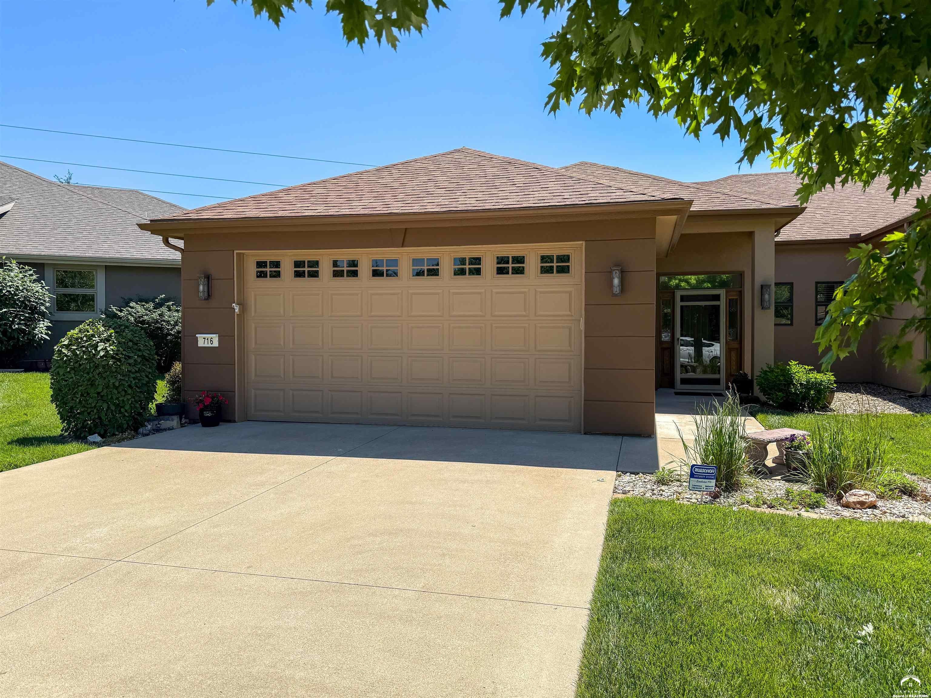 716 Coving Court — photo