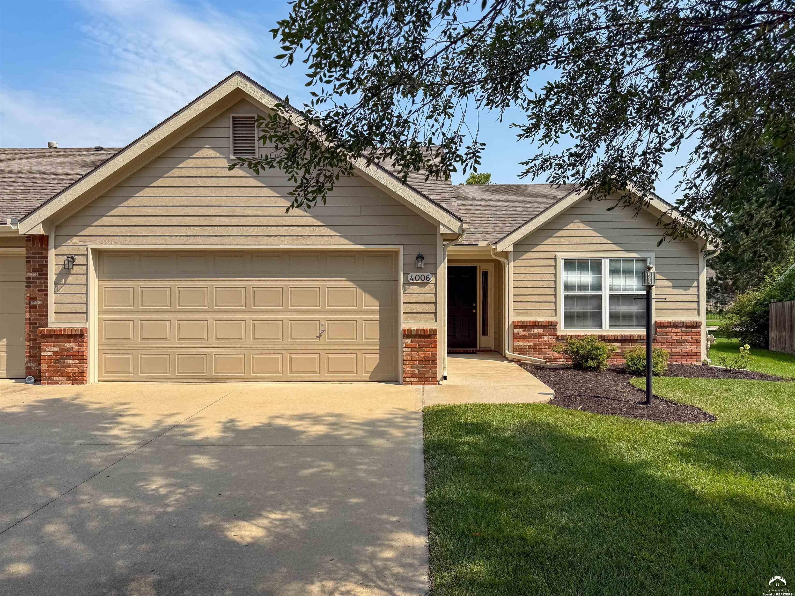 4006 Mistletoe Court — photo