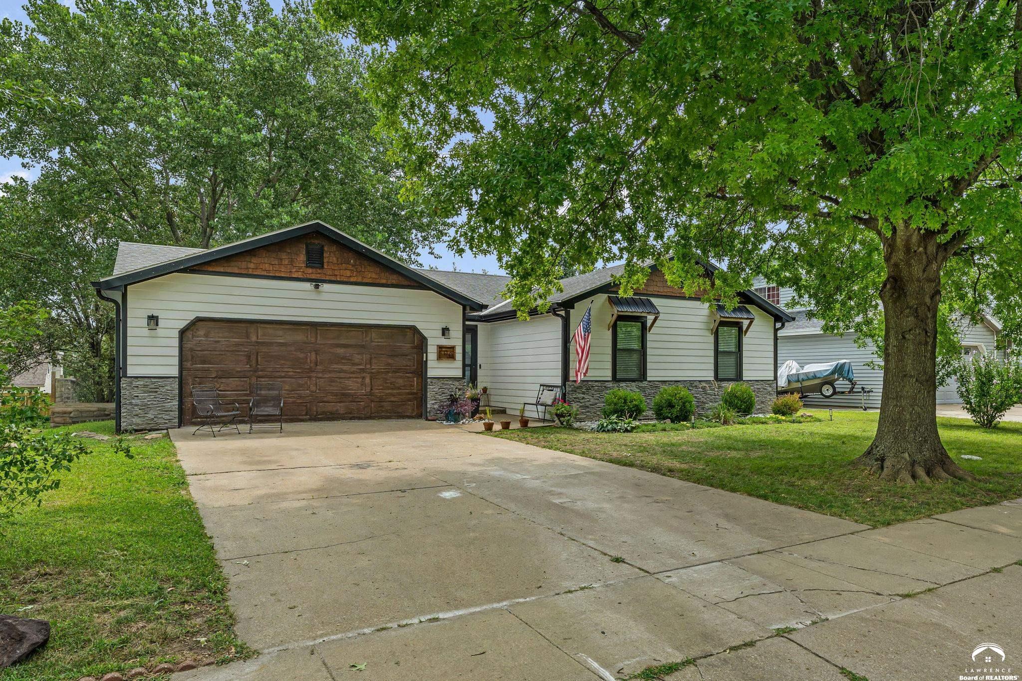 200 Sharon Drive — photo