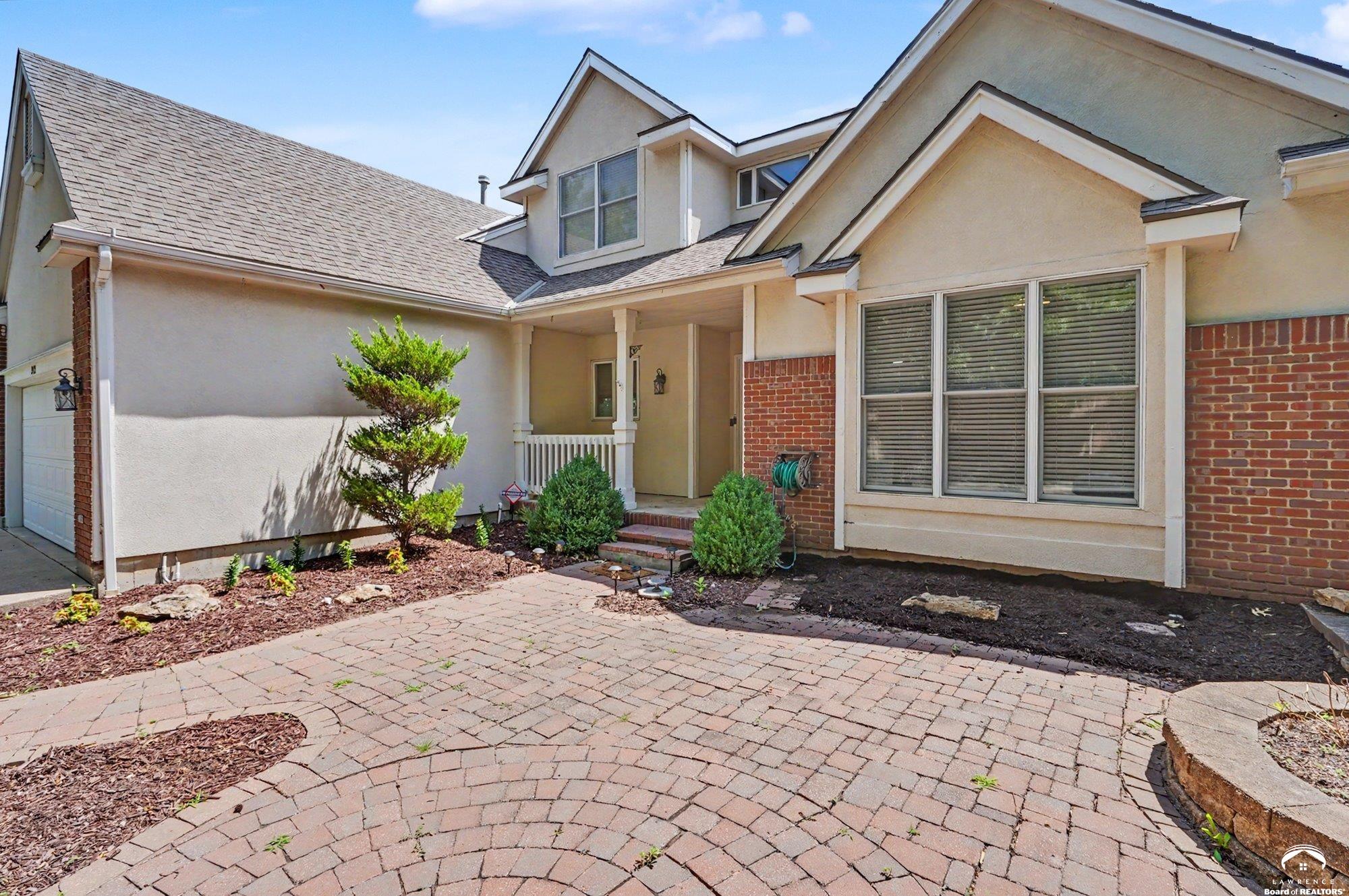 912 Summerfield Court — photo