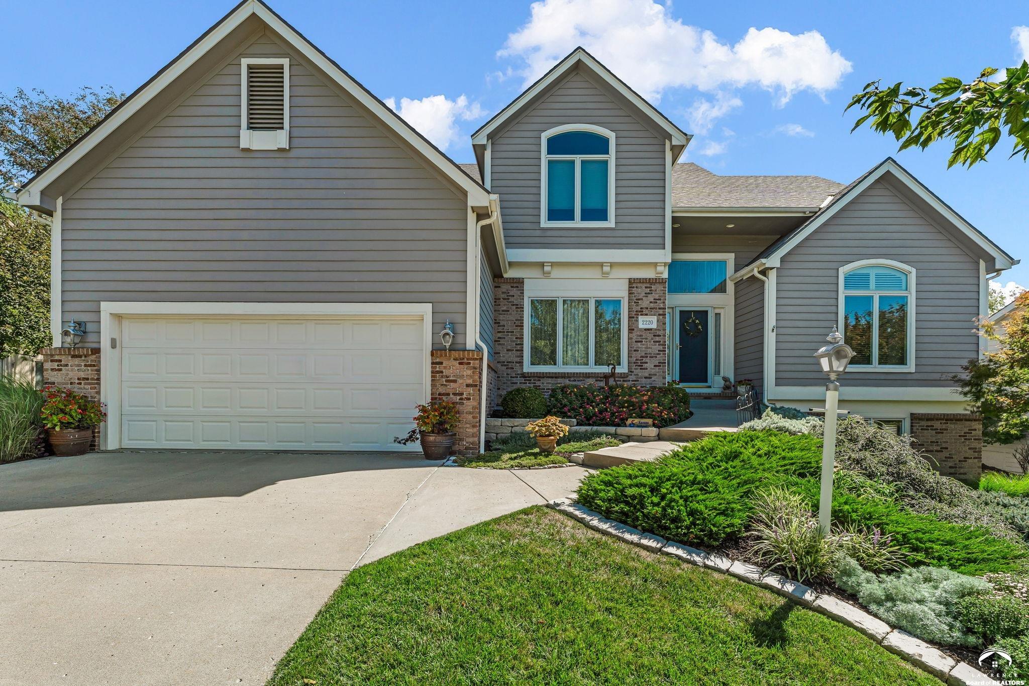 2220 Killarney Court — photo