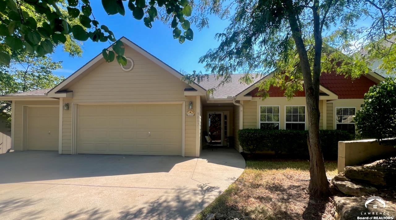 3807 Hunters Hill Drive — photo