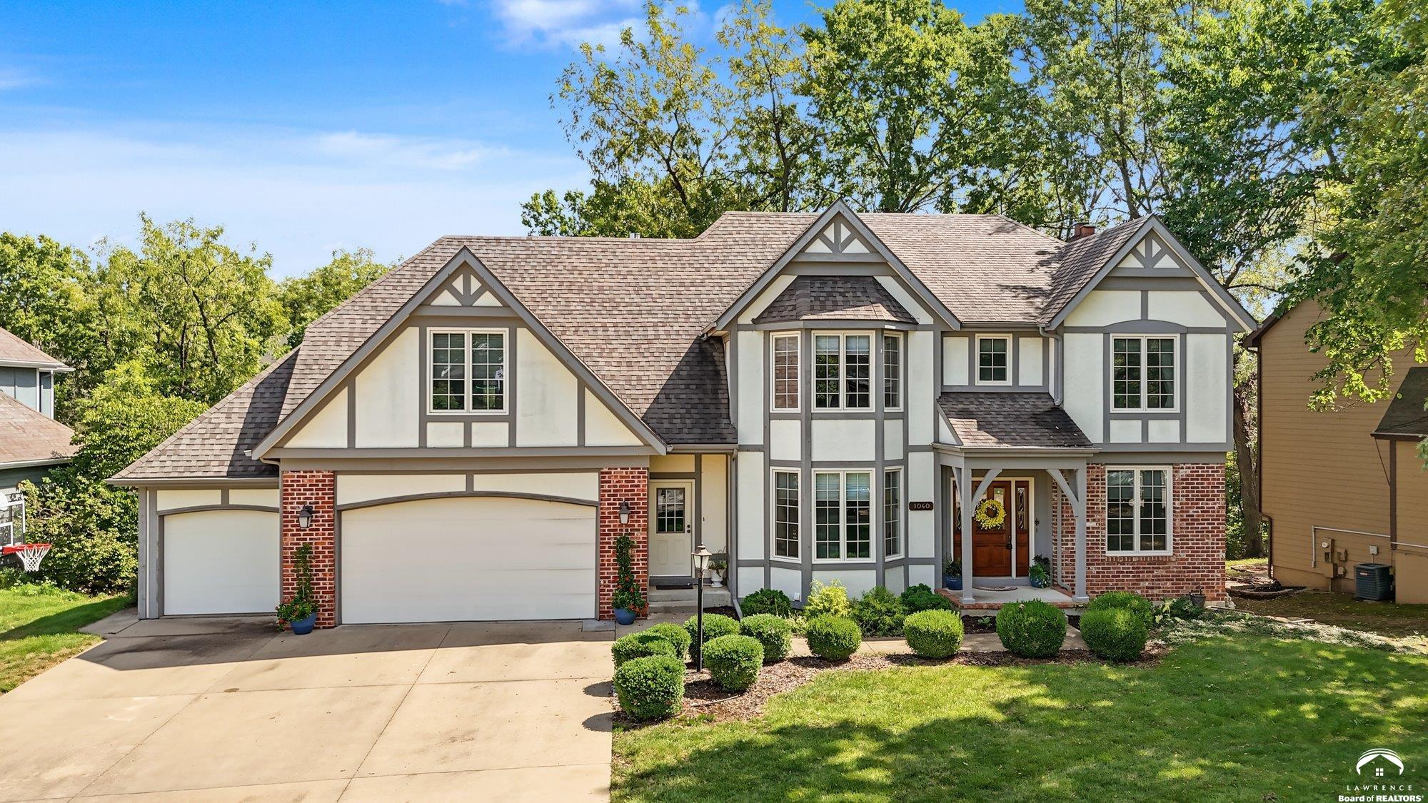 1040 Oak Tree Drive — photo