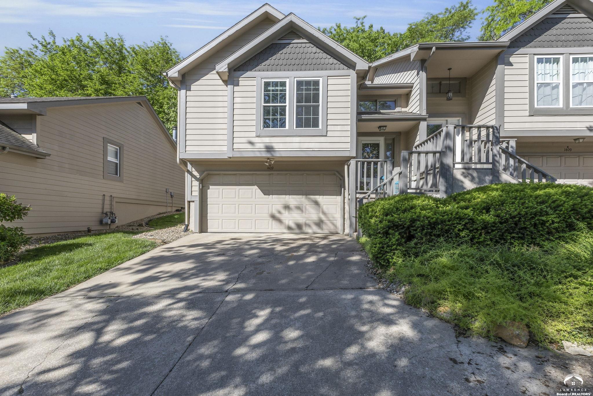1409 Lawrence Avenue Unit C — photo