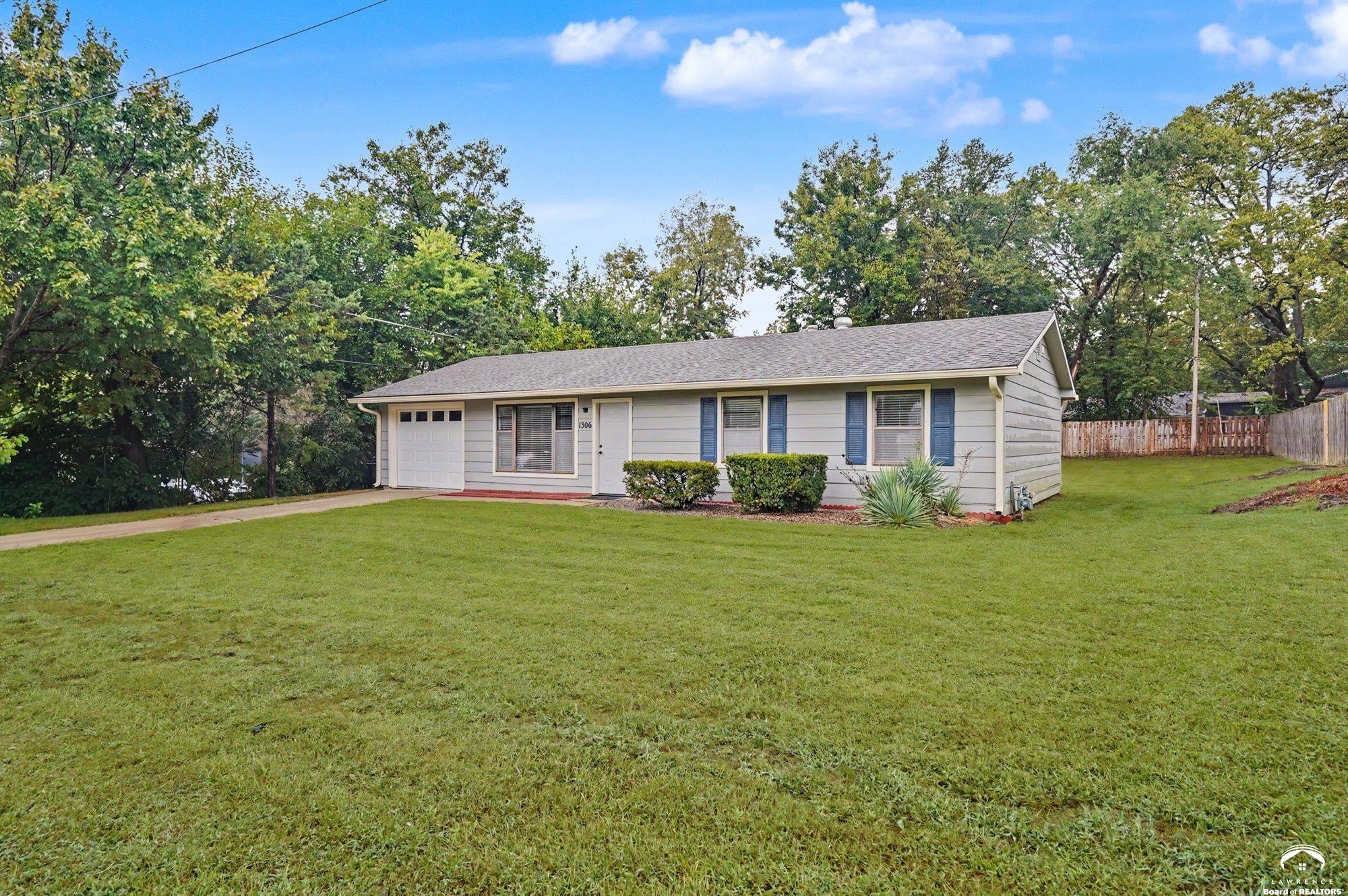 1306 E 16th Street, Lawrence, KS 66044 — photo 2