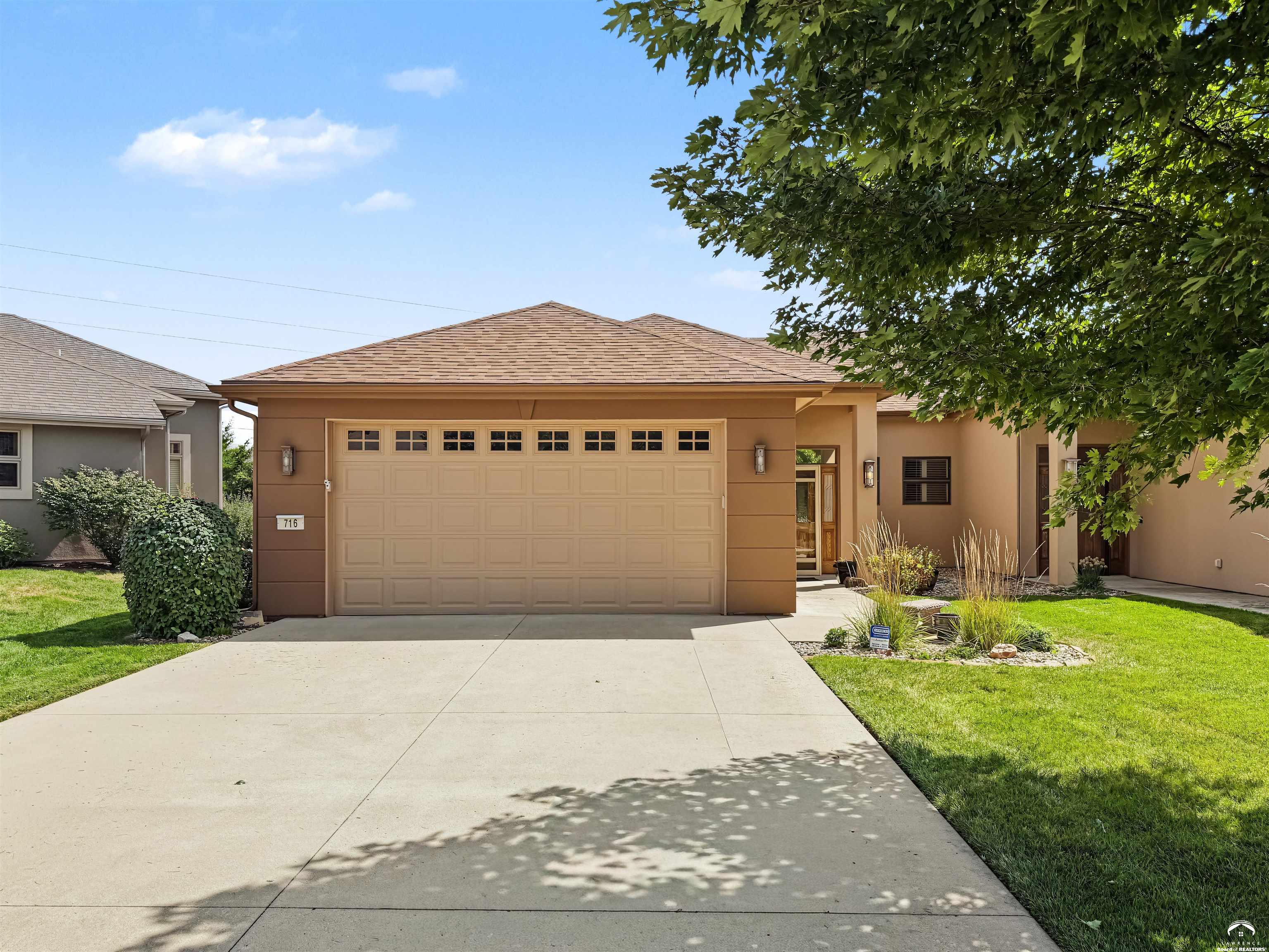 716 Coving Court — photo