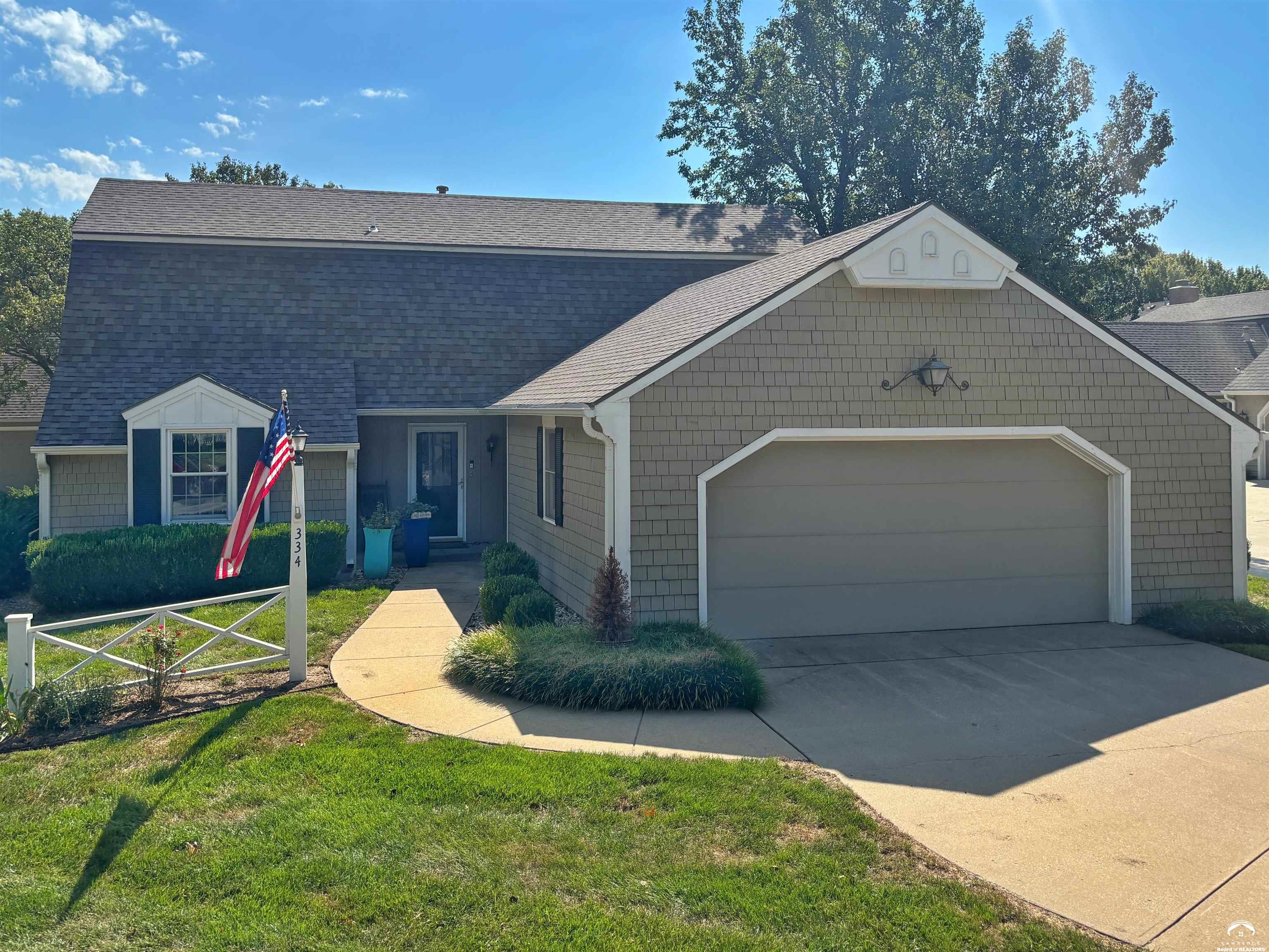 334 Woodlawn Circle — photo