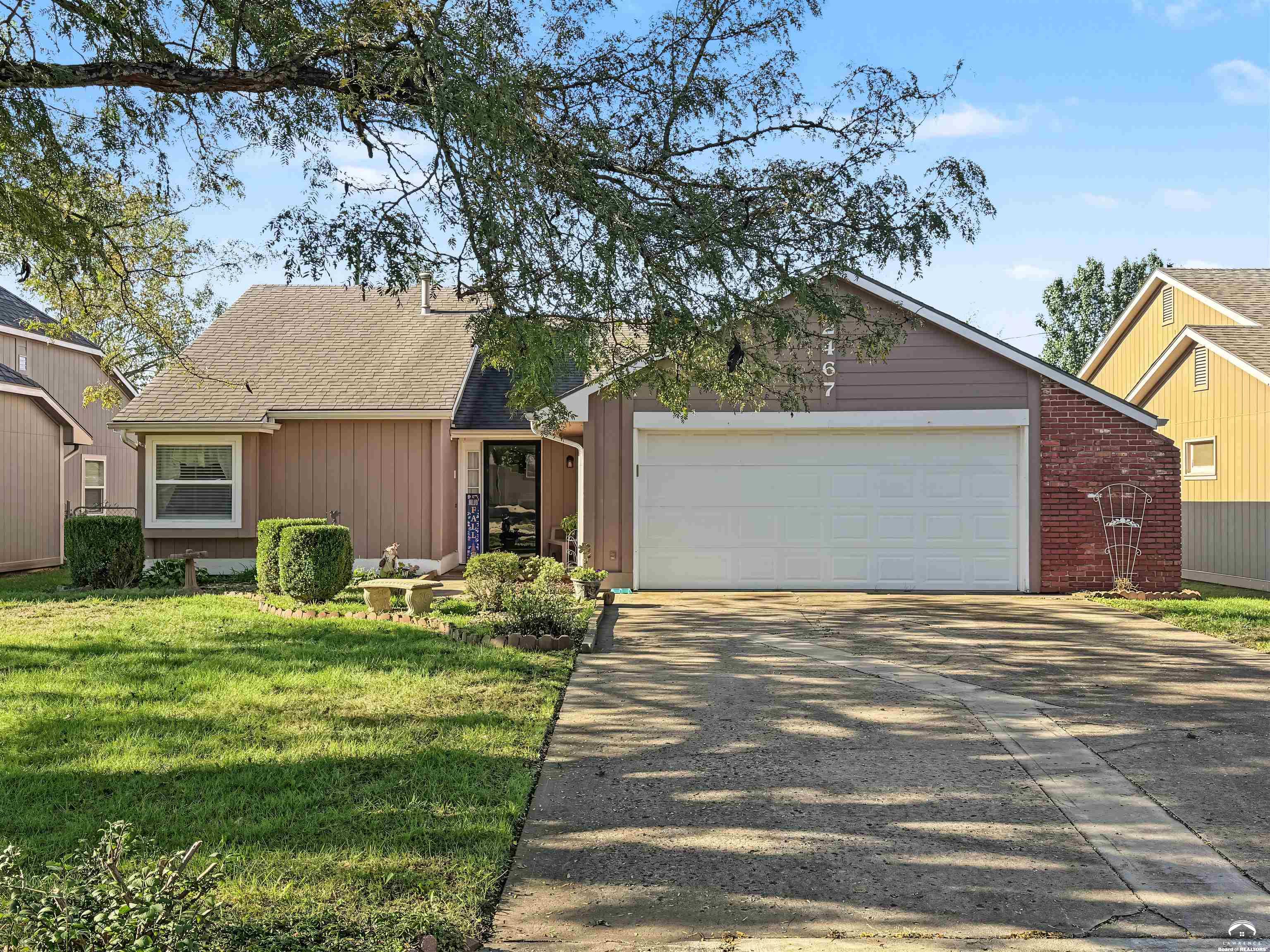 2467 Brookside Drive — photo
