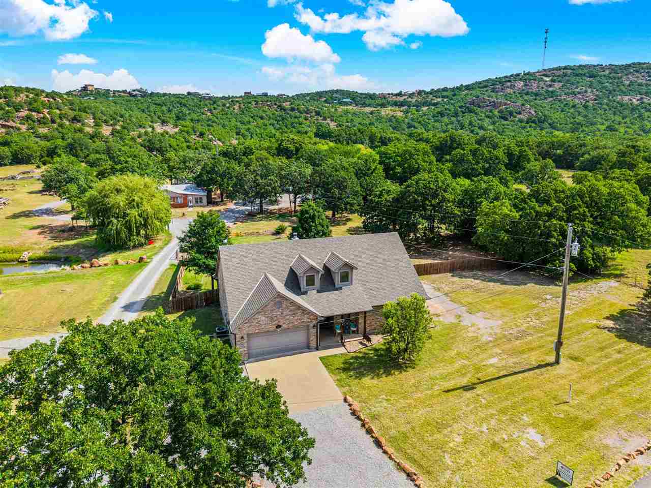 413 E Lake Dr — photo