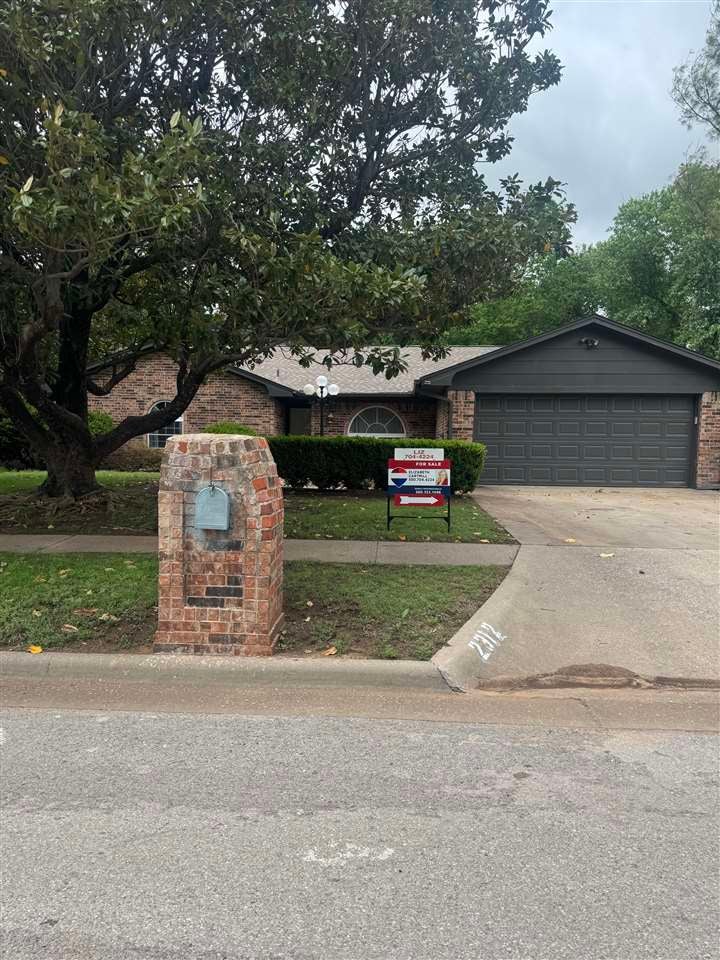 2312 NE Village Dr — photo