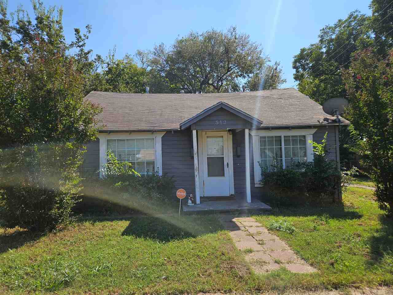 512 W Oak Ave. — photo