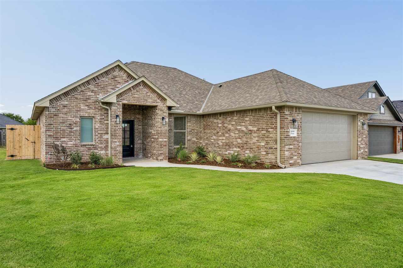 209 NW Pine Avenue, Cache, OK 73527 — photo 2