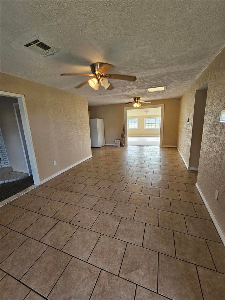 3003 NE Pioneer Blvd — photo