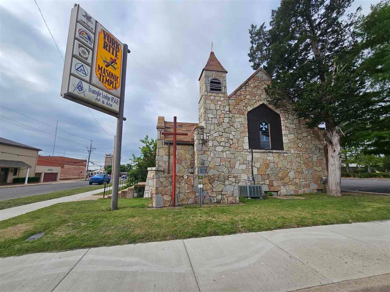 702 SW C Ave — photo