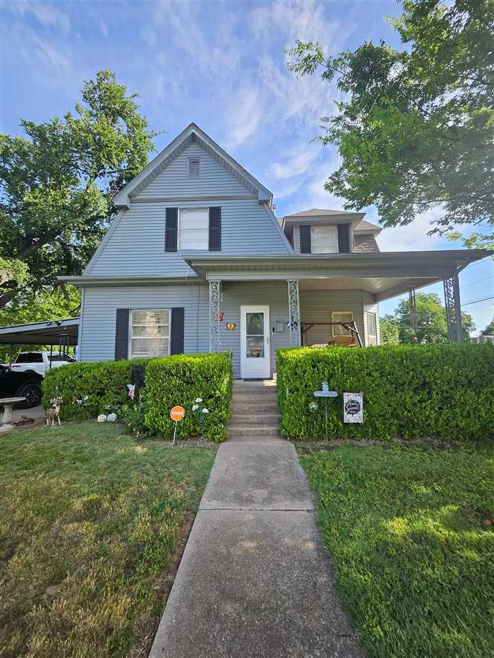 131 E Iowa — photo