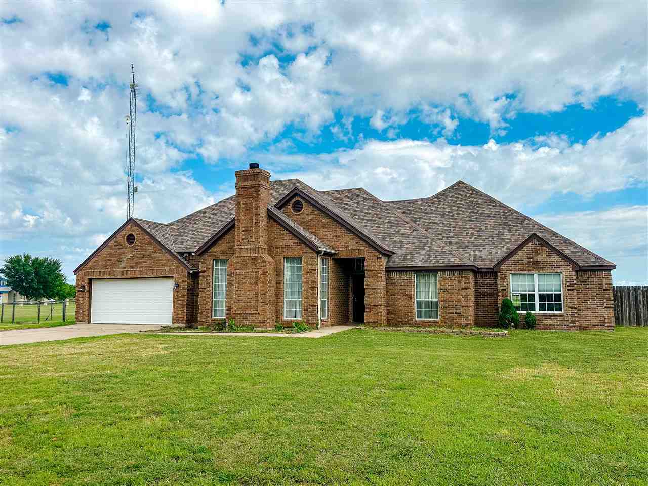 374 SE Willow Lane — photo