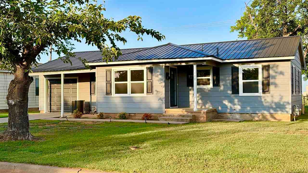 402 Pine St — photo