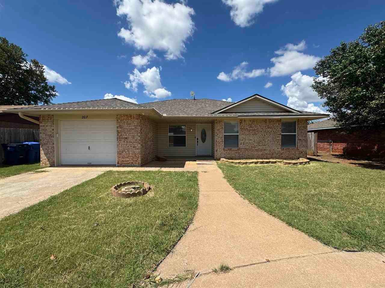 207 E B Ave, Cache, OK 73527 — photo 2