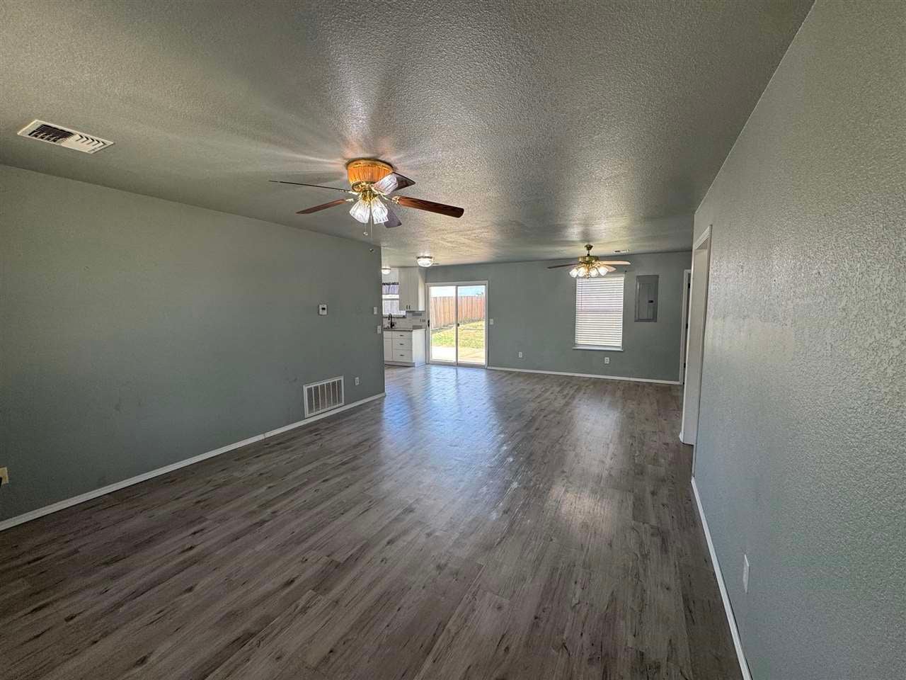 207 E B Ave, Cache, OK 73527 — photo 3