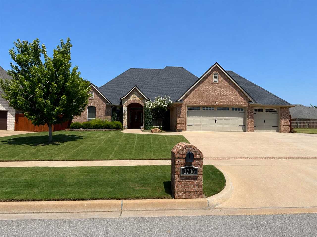 3706 NE Eastlake Dr — photo